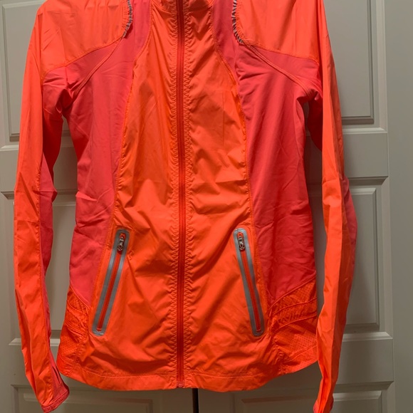 ❌sold❌Lululemon running jacket - Picture 3 of 4